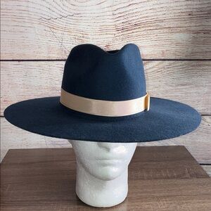 Pre Owned Women’s Small Twister Navy Pinch Front Hat